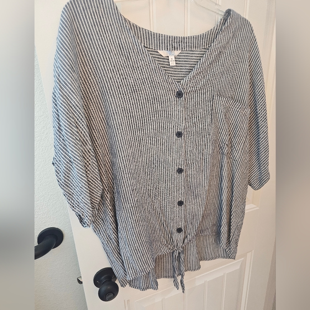 Button-Front Striped Tie-Hem Women's Top Grey & White Stripe.